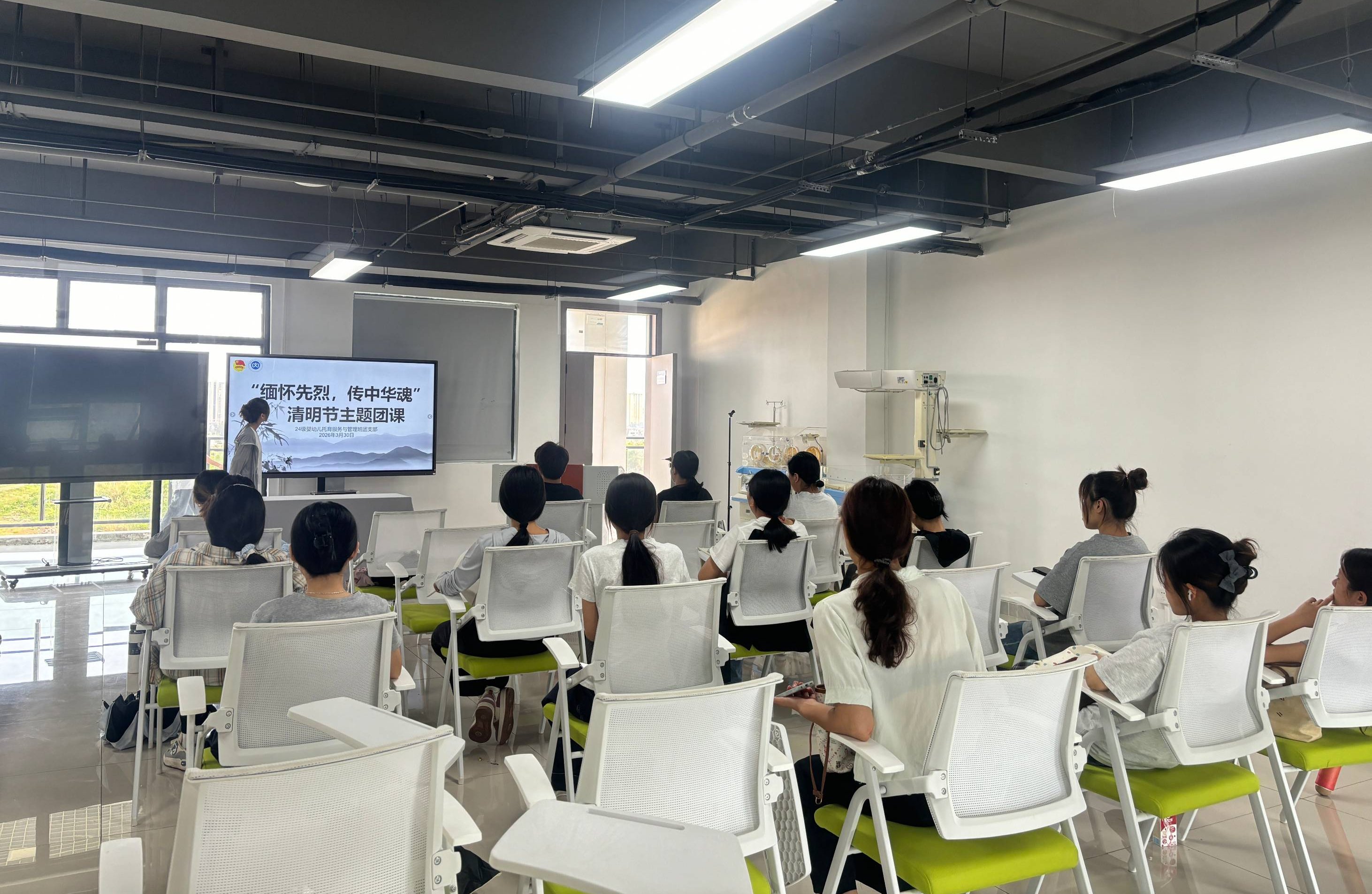 院团委组织开展清明节主题团课